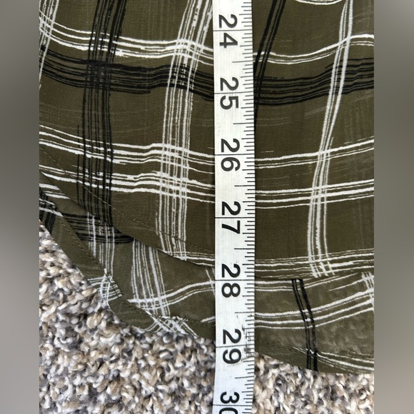 Banana Republic Olive green blouse with white and black stripes size small - Picture 8 of 9